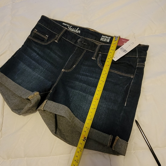 Smart Set low rise premium denim shorts - Picture 17 of 17